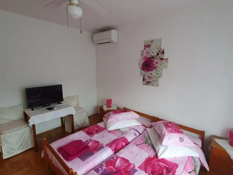 Rooms Roza With Private Bathroom Fuskulin Country Area 6 Km From The Beach Gasthof